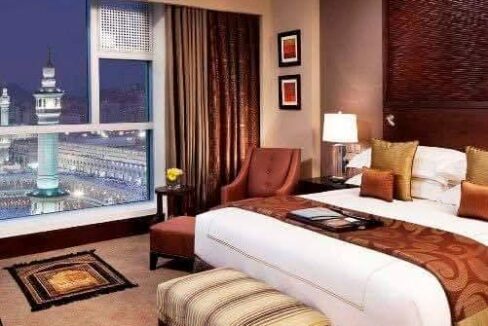 غرفة نوم مطلة على الكعبة